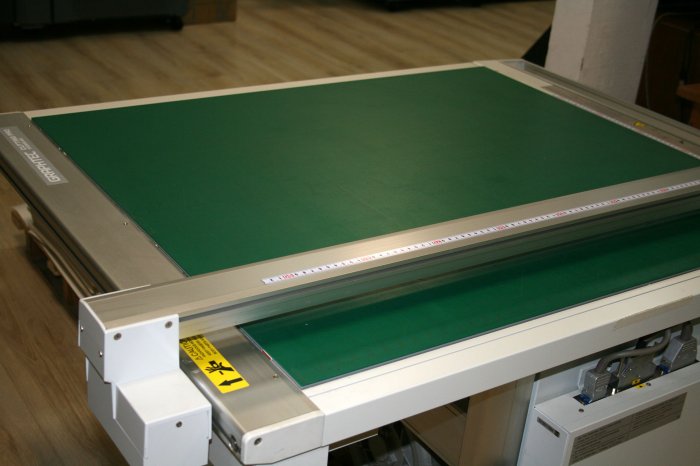 Установили планшетный режущий плоттер Graphtec FC2250-60VC. Начинаем активно продвигать малотиражное производство коробок