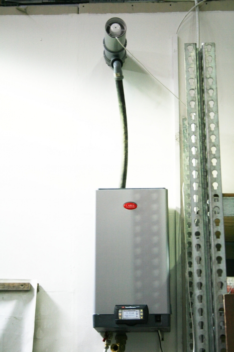 На цифровом участке установлена паровая система увлаждеия в качестве дополнения к общей системе увлажнения в цеху.