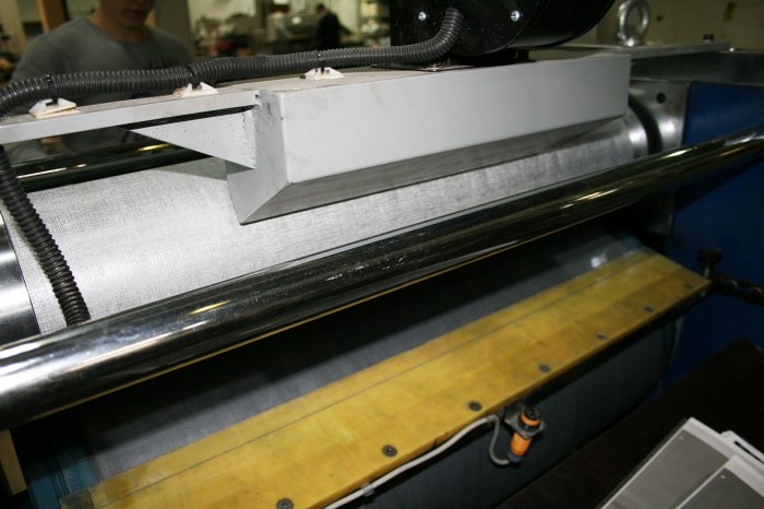  У нас очередная новинка для послепечатной работки! Мы установили машину для эмбоссирования бумаги YW-720C. Теперь мы можем самостоятельно можем превращать любые бумаги в фактурные, к примеру из меловки делать лен.